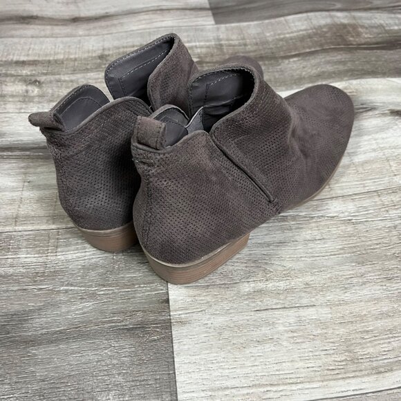 DV By Dolce Vita Perforated Faux Suede Ankle Boots Grey Taupe Women’s Size 10 - Picture 5 of 9
